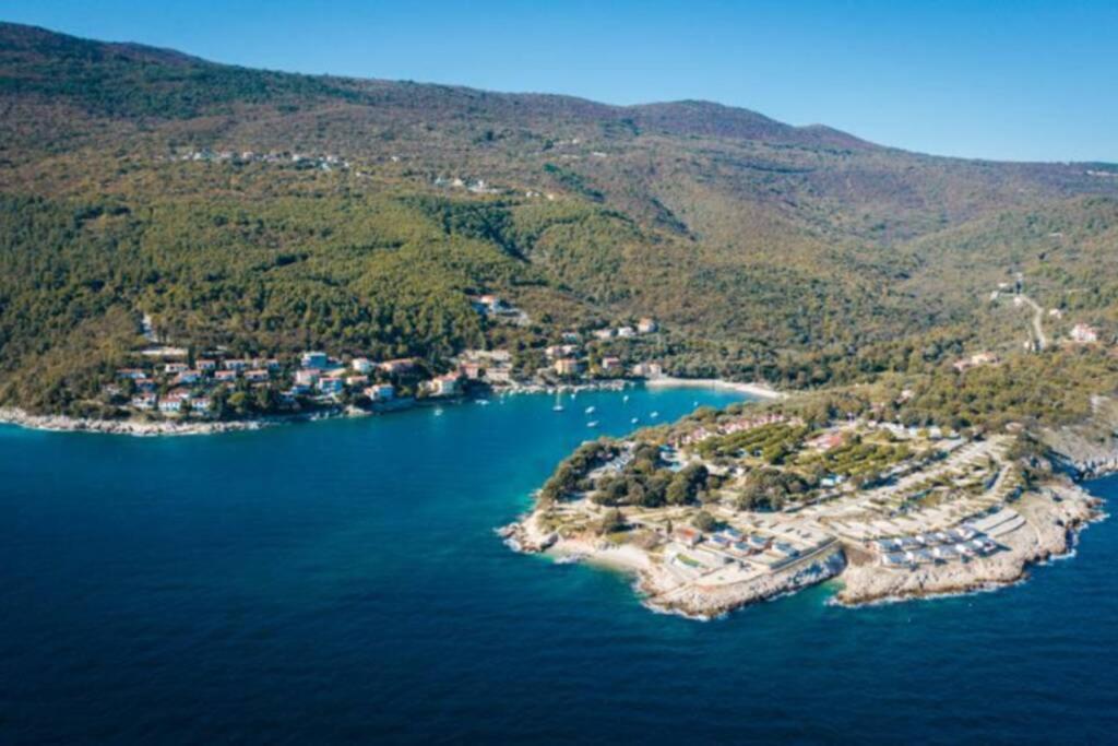Apartment By The Sea- Santa Marina Raša Exterior foto